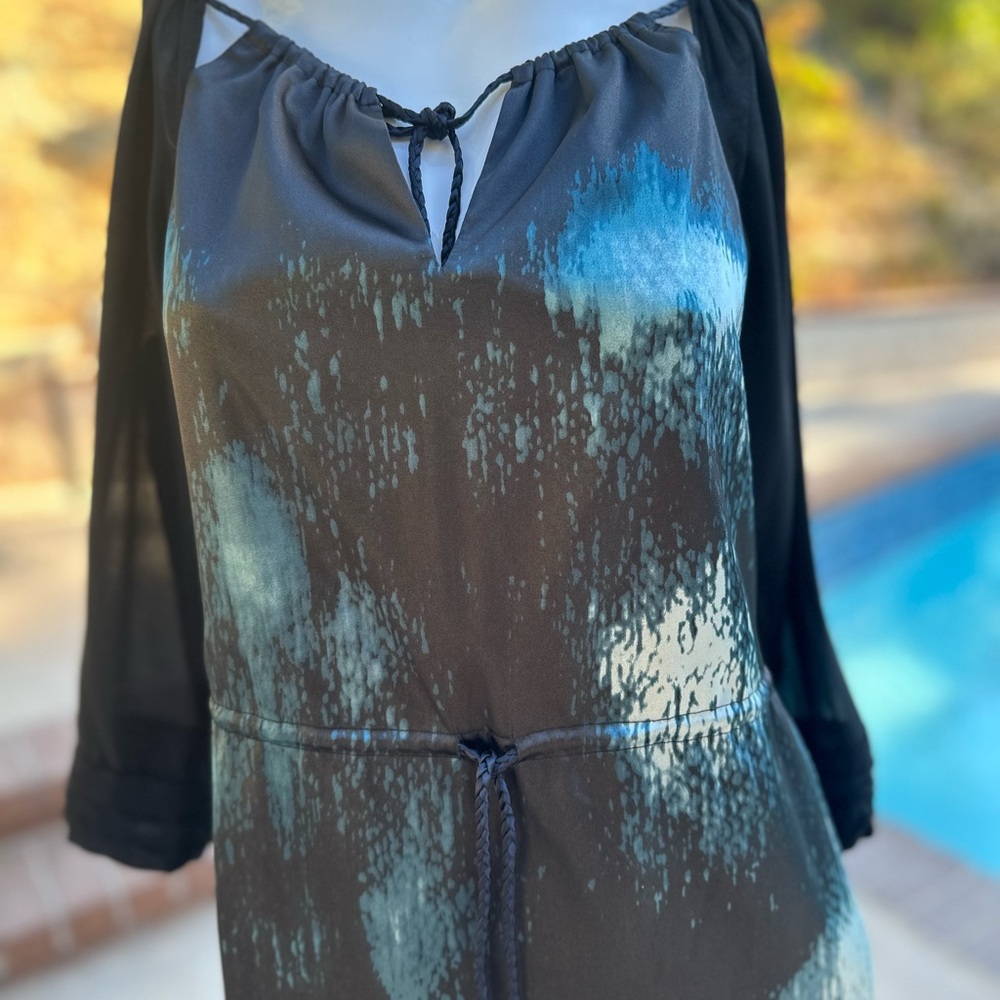 T Tahari 3/4 sleeve dress in classic black and blue.  Size 4.
